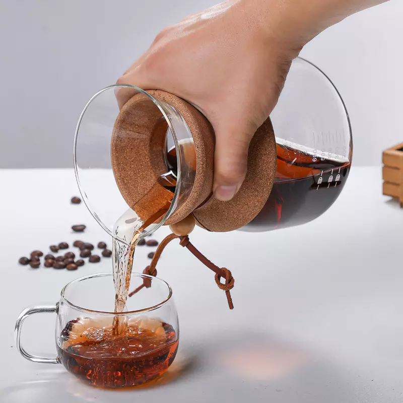 커피 메이커 위에 붓기 (4)