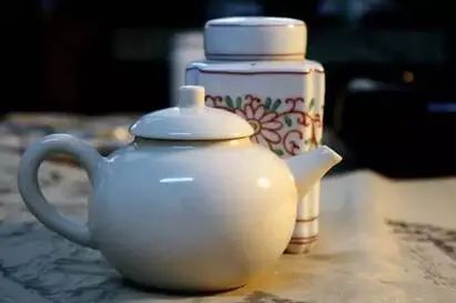 Different teapots produce tea with varying effects