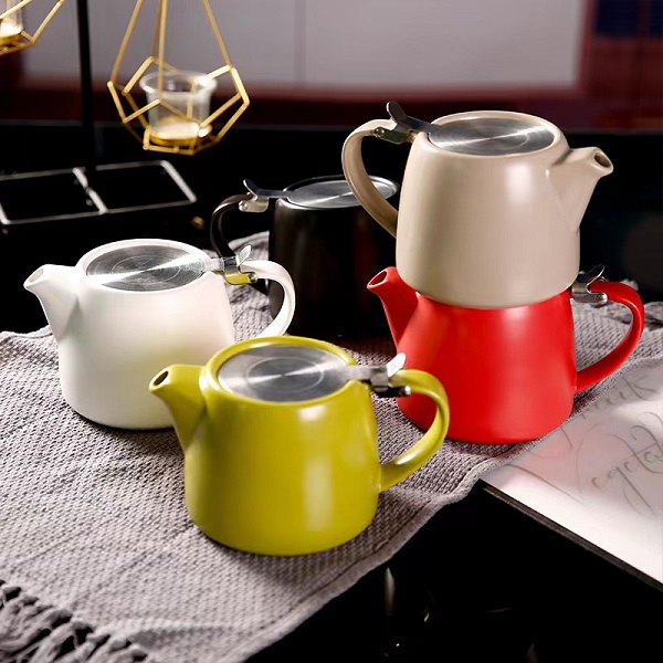 teapot with infuser